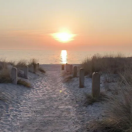 Strandparadies 10 *